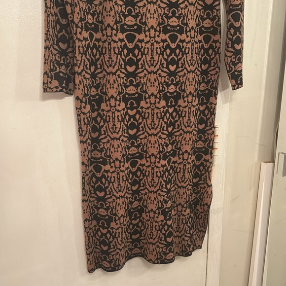 ELIE TAHARI gorgeous sweater dress in a brown/black knit print- like new in Sz.L - Picture 3 of 10